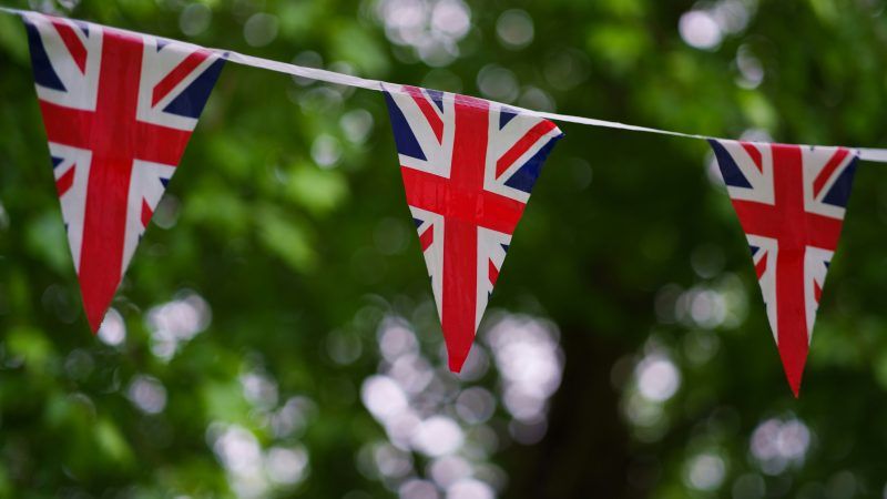 Immigration solicitor Sarah Khawaja comments in the Financial Times on the future of Ukrainian migrants in the UK - featrured image